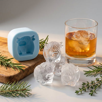 🐮 Mini szkocka krowa wyżynna – silikonowa forma do lodu 3D