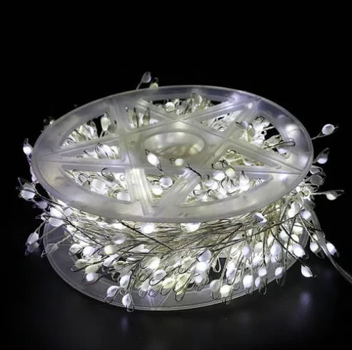 Lampki LED na drucie miedzianym z efektem skupiska