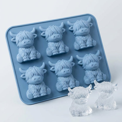 🐮 Mini szkocka krowa wyżynna – silikonowa forma do lodu 3D
